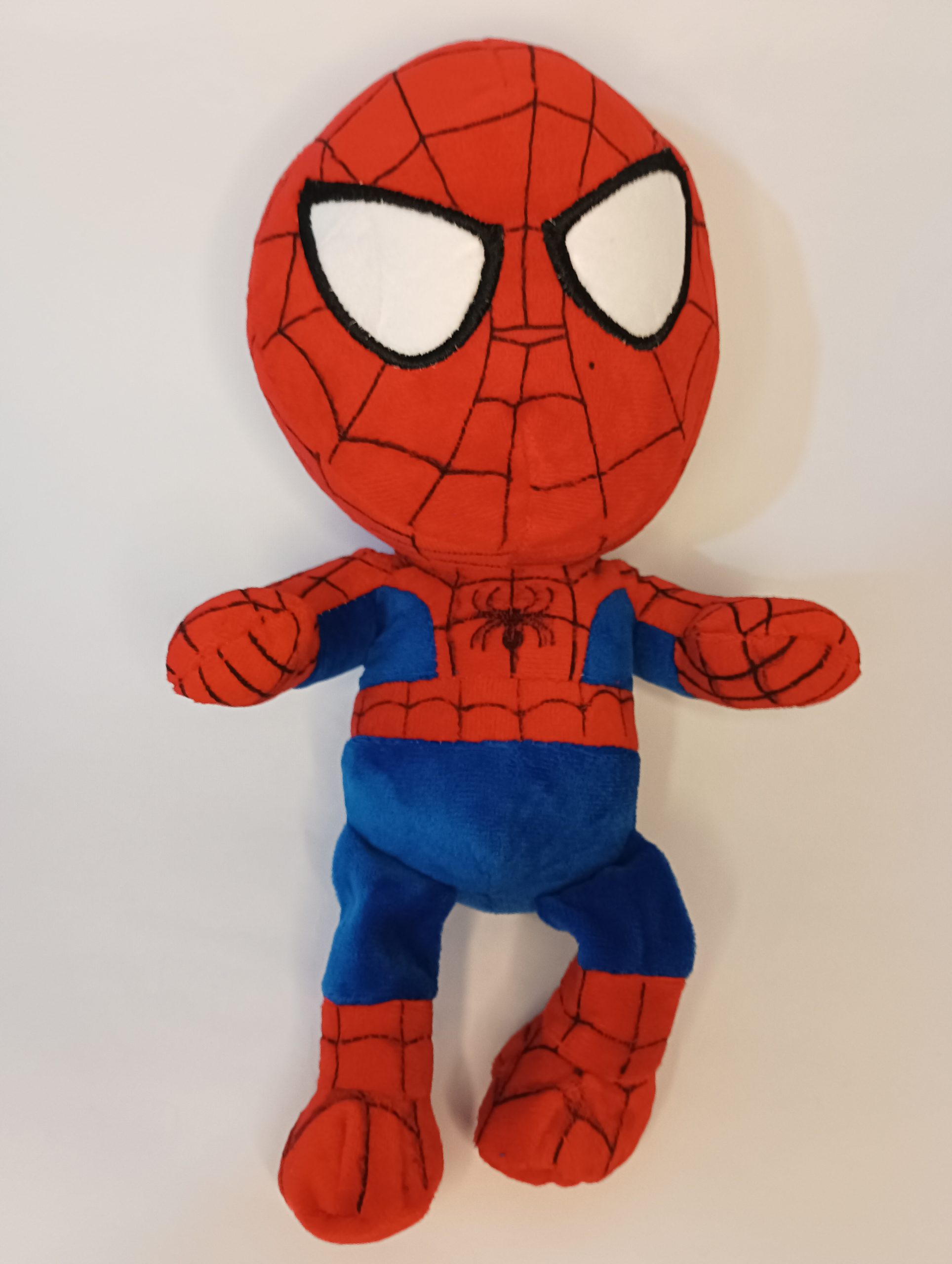 https://www.geekverse.cl/wp-content/uploads/2023/11/Peluche-Spiderman-Hombre-Arana-GeekVerse-1-scaled.jpg